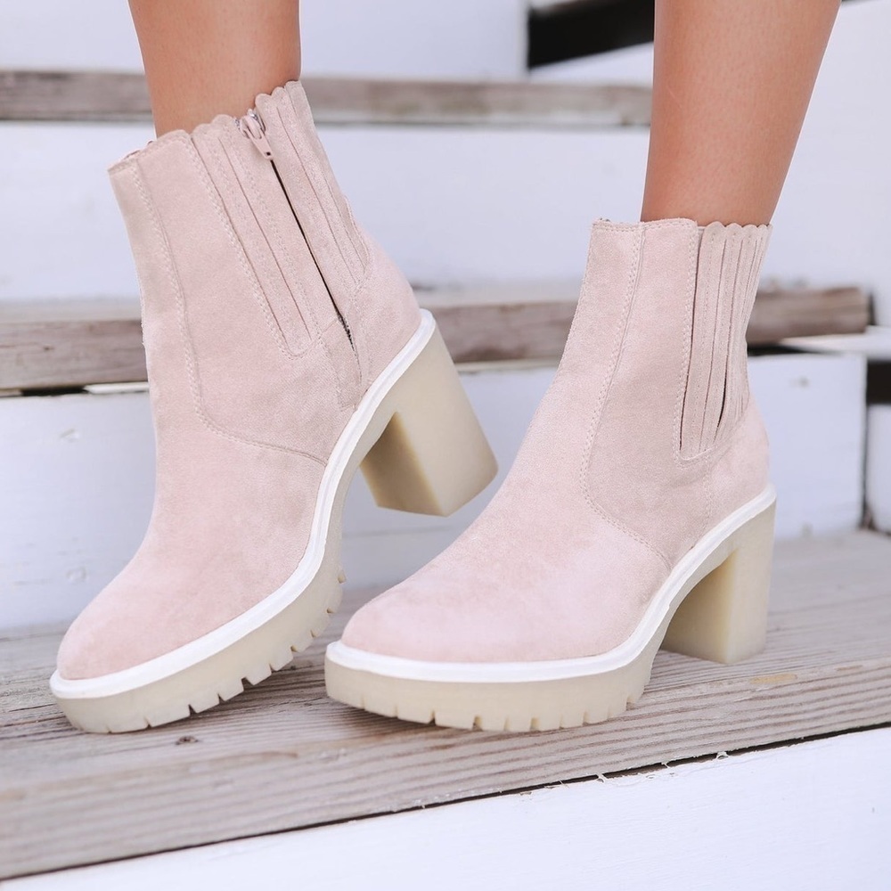 Oasis Society Anastasia Heeled Chelsea Ankle Boot Cream NWT